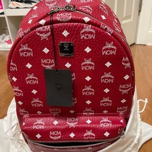 COPY - MCM Stark Backpack Visetos White Logo
Medium Ruby Red